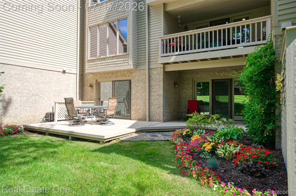 4884 Pine Eagles Court Genoa Township, MI 48116