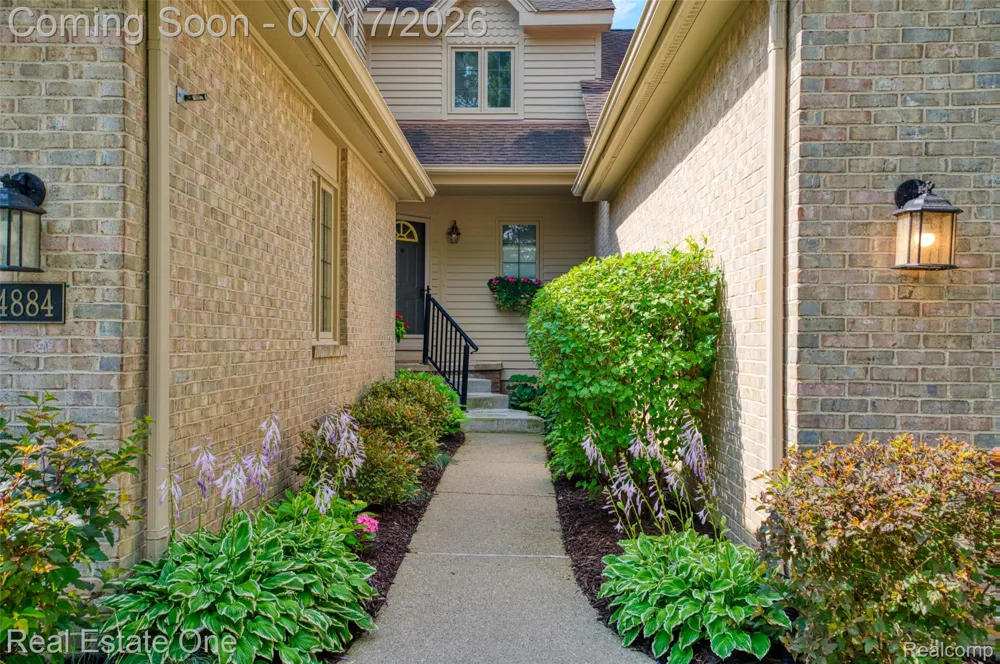 4884 Pine Eagles Court Genoa Township, MI 48116