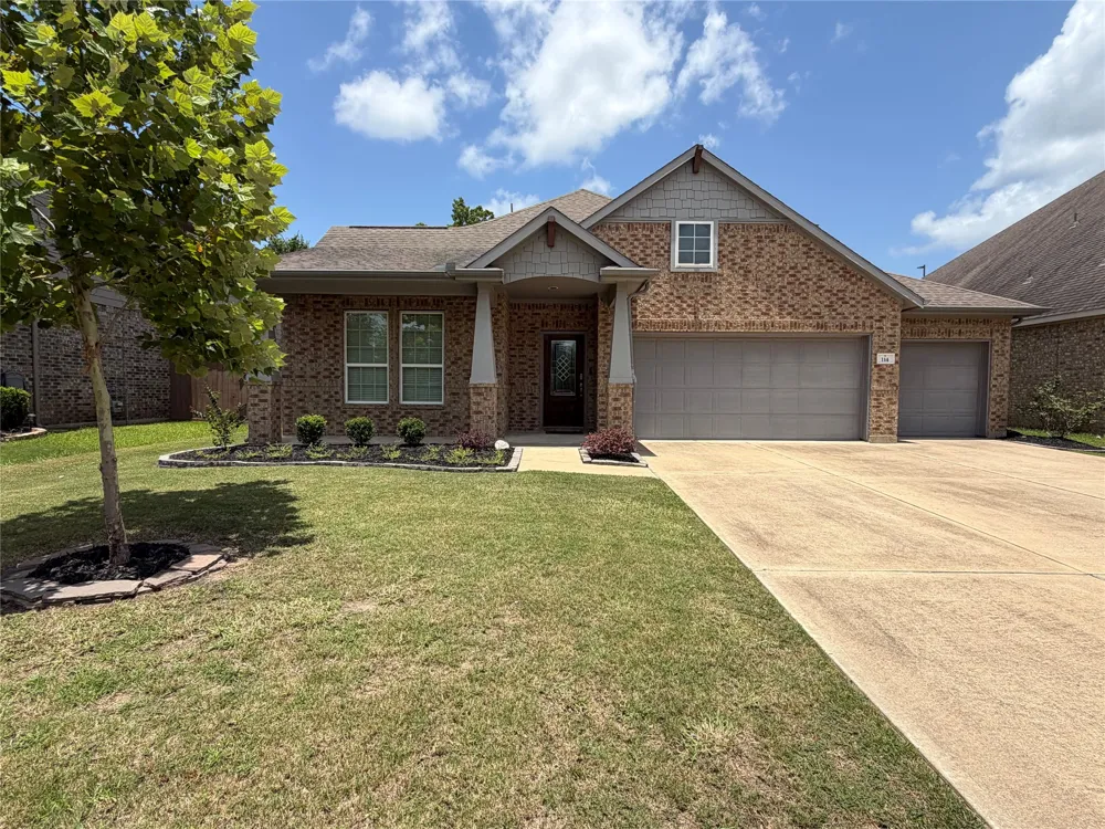 114 Woodridge Crossing Clute, TX 77531