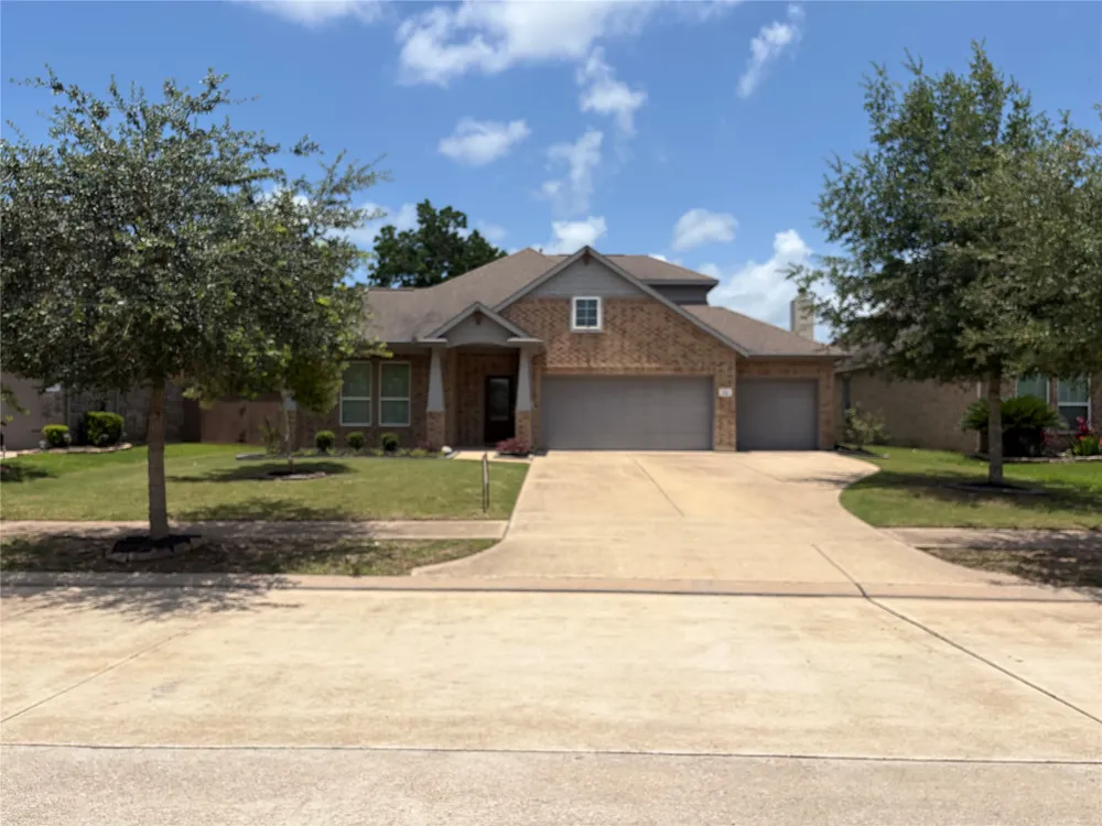 114 Woodridge Crossing Clute, TX 77531