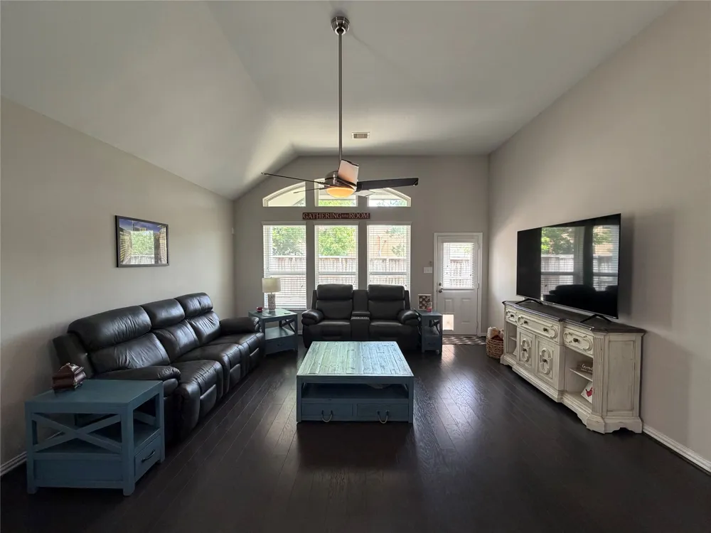 114 Woodridge Crossing Clute, TX 77531