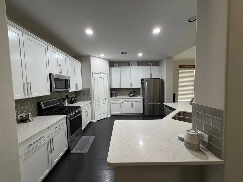 114 Woodridge Crossing Clute, TX 77531