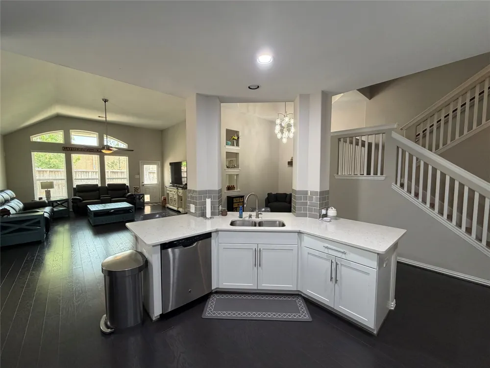 114 Woodridge Crossing Clute, TX 77531