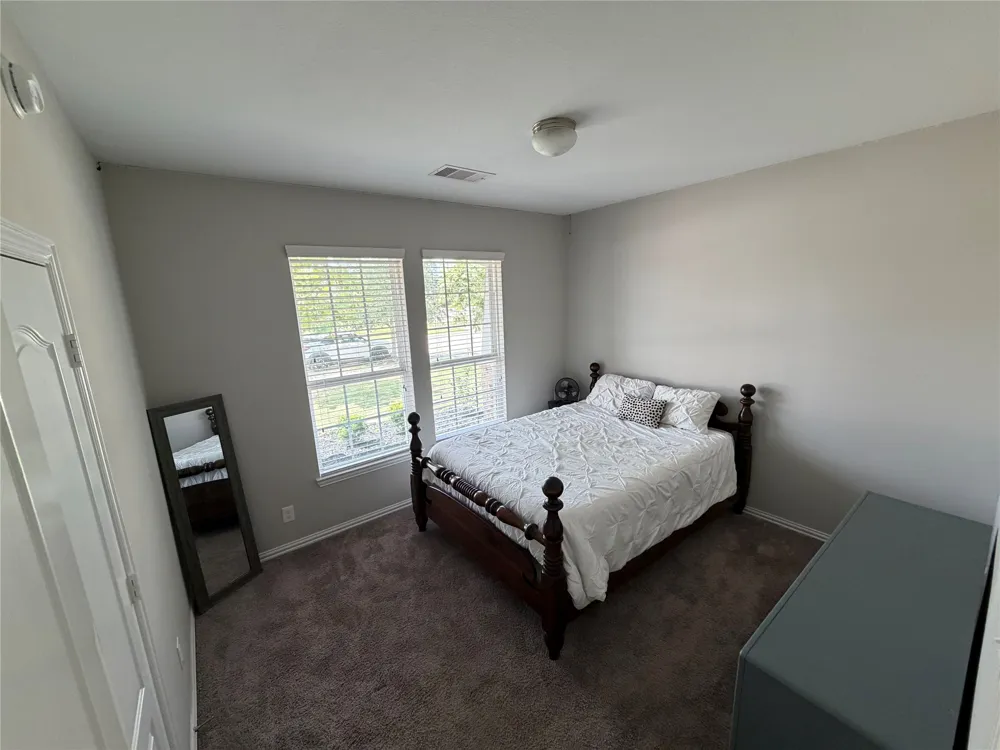 114 Woodridge Crossing Clute, TX 77531