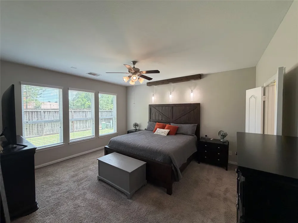 114 Woodridge Crossing Clute, TX 77531