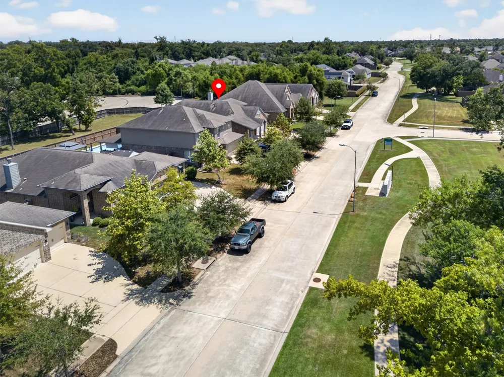 114 Woodridge Crossing Clute, TX 77531