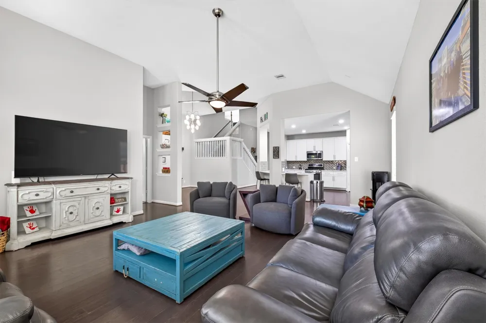 114 Woodridge Crossing Clute, TX 77531