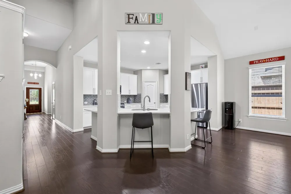 114 Woodridge Crossing Clute, TX 77531