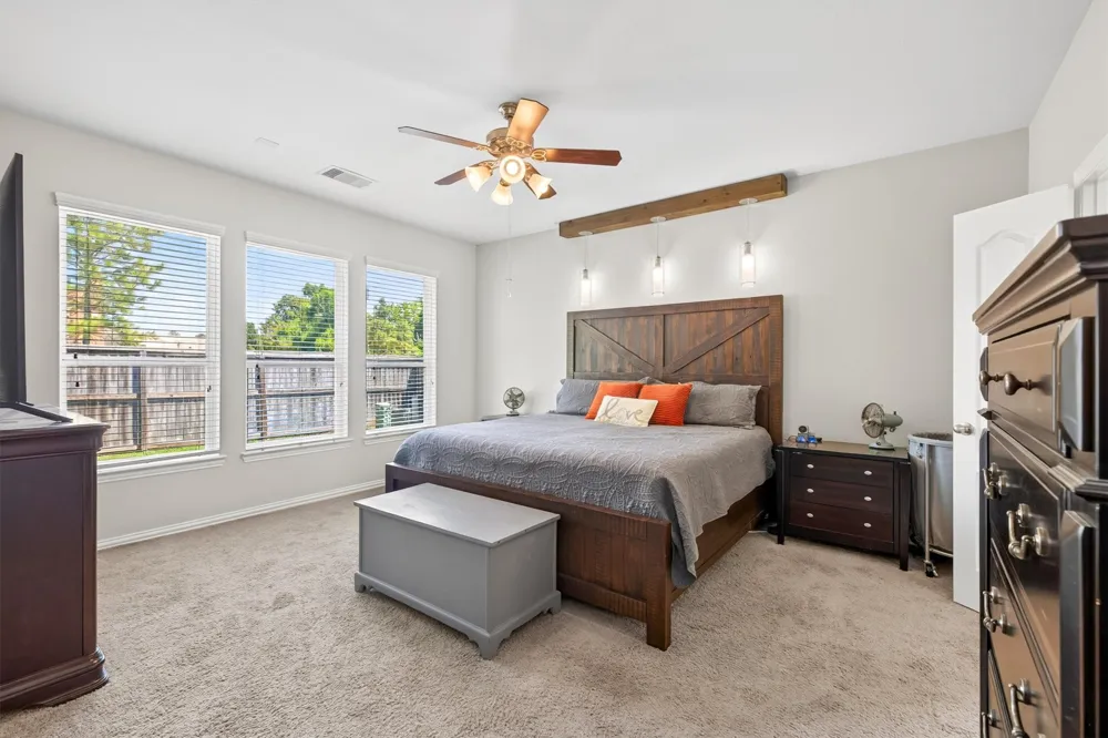114 Woodridge Crossing Clute, TX 77531