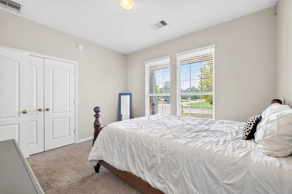 114 Woodridge Crossing Clute, TX 77531