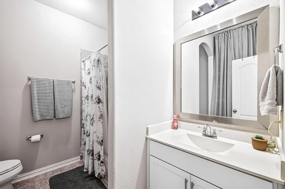 114 Woodridge Crossing Clute, TX 77531