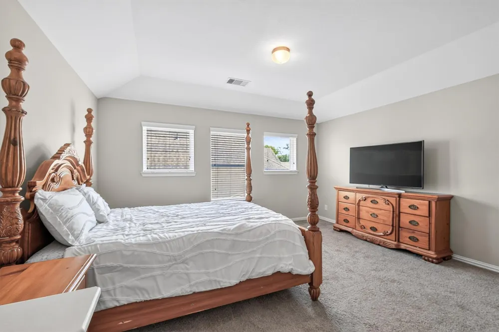 114 Woodridge Crossing Clute, TX 77531