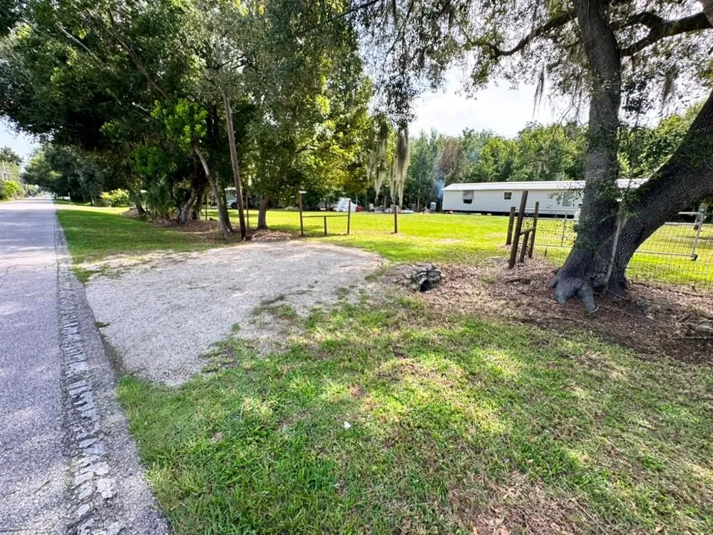 3904 CORK ROAD Plant City, FL 33565
