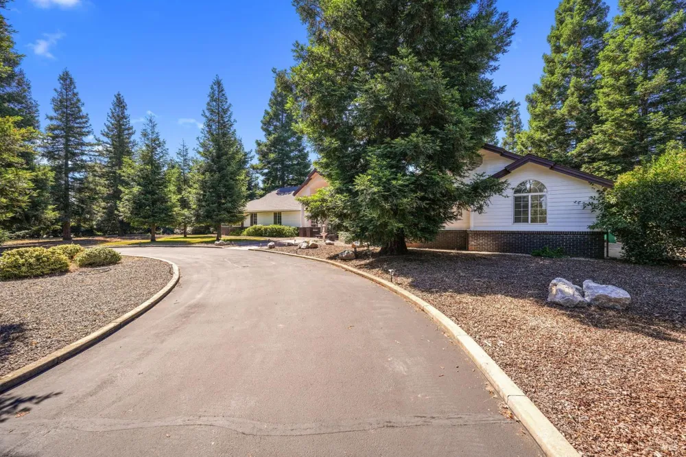 15947 Butterfield Lane Anderson, CA 96007
