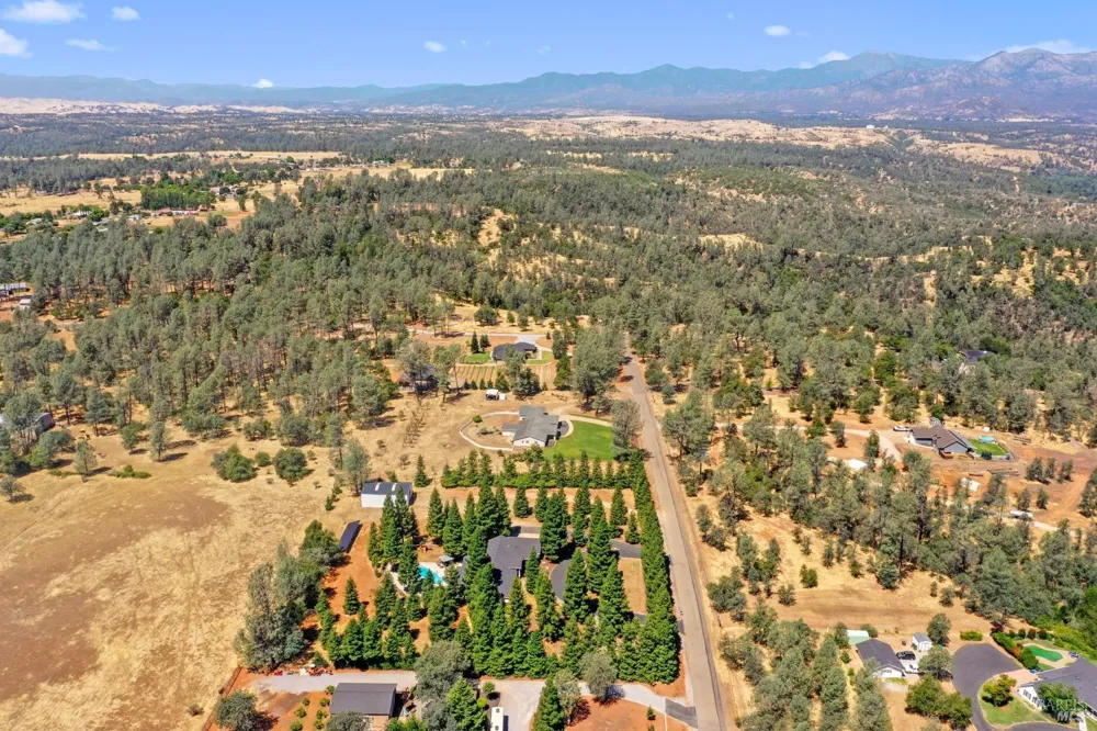 15947 Butterfield Lane Anderson, CA 96007
