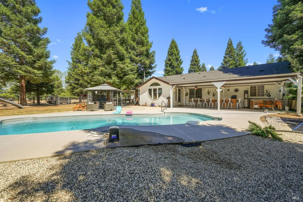 15947 Butterfield Lane Anderson, CA 96007
