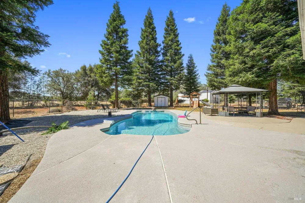 15947 Butterfield Lane Anderson, CA 96007