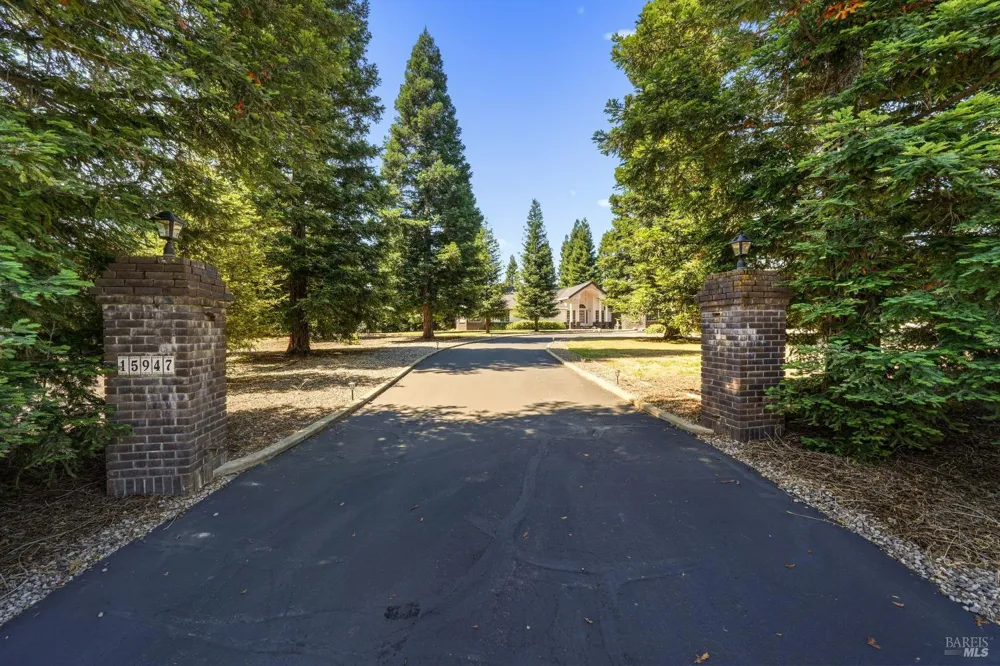 15947 Butterfield Lane Anderson, CA 96007