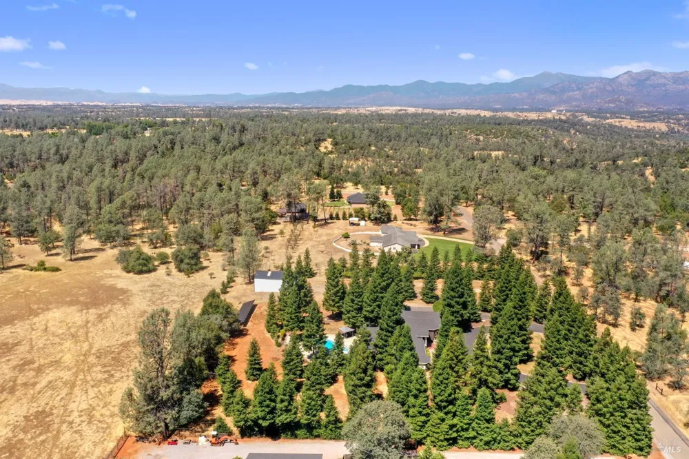 15947 Butterfield Lane Anderson, CA 96007