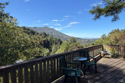 440 Panoramic Highway