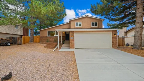 5625 Escapardo Way