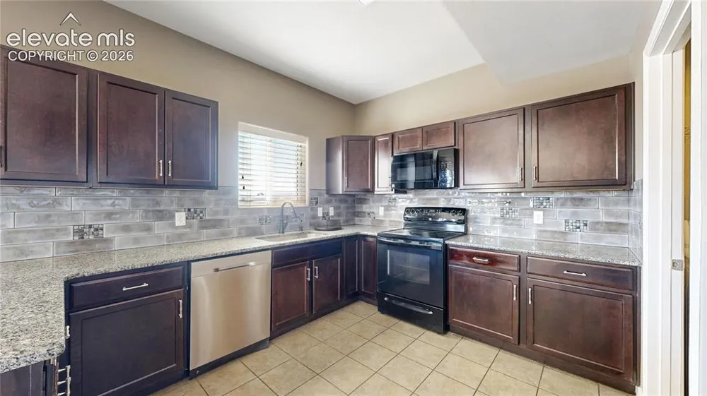 980 W El Nido Drive Pueblo, CO 81007