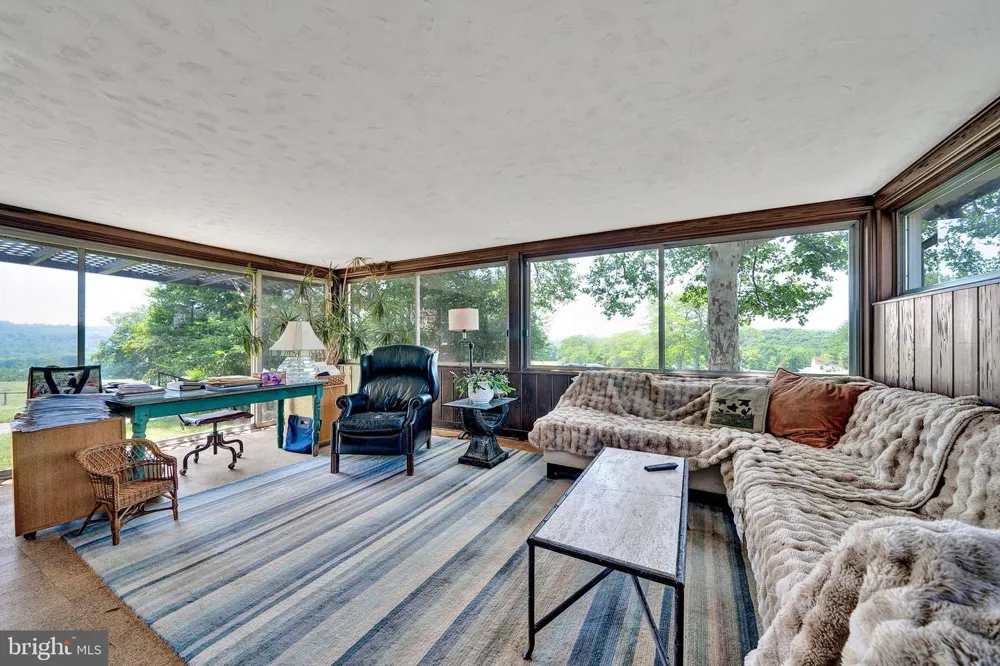 60 HUNTER ROAD Lambertville, NJ 08530