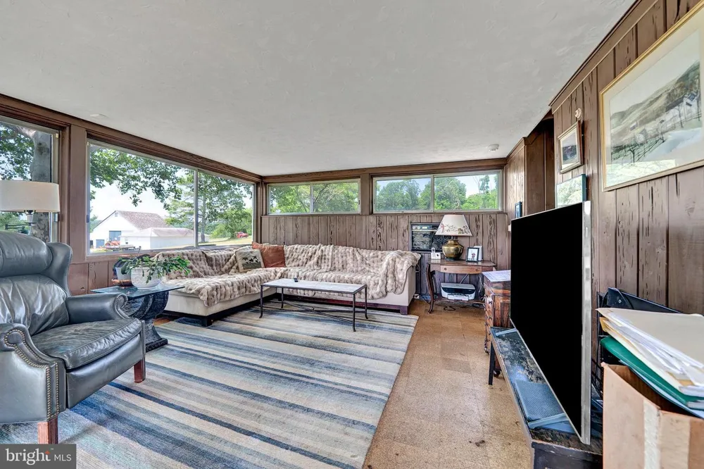 60 HUNTER ROAD Lambertville, NJ 08530