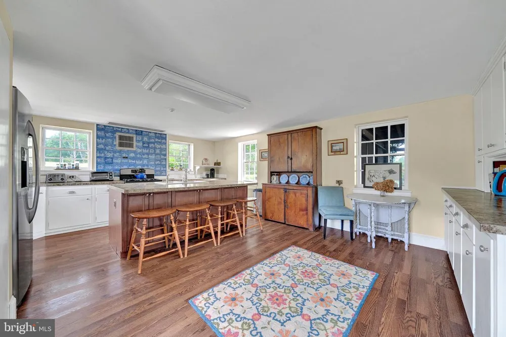 60 HUNTER ROAD Lambertville, NJ 08530