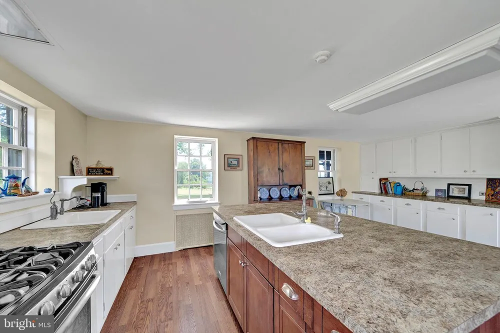 60 HUNTER ROAD Lambertville, NJ 08530