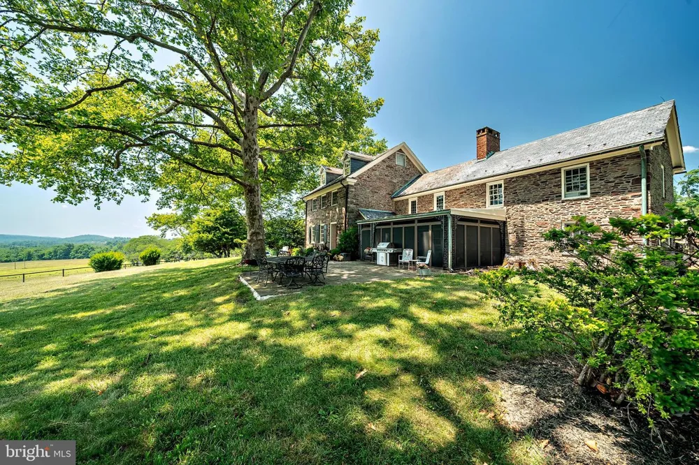 60 HUNTER ROAD Lambertville, NJ 08530