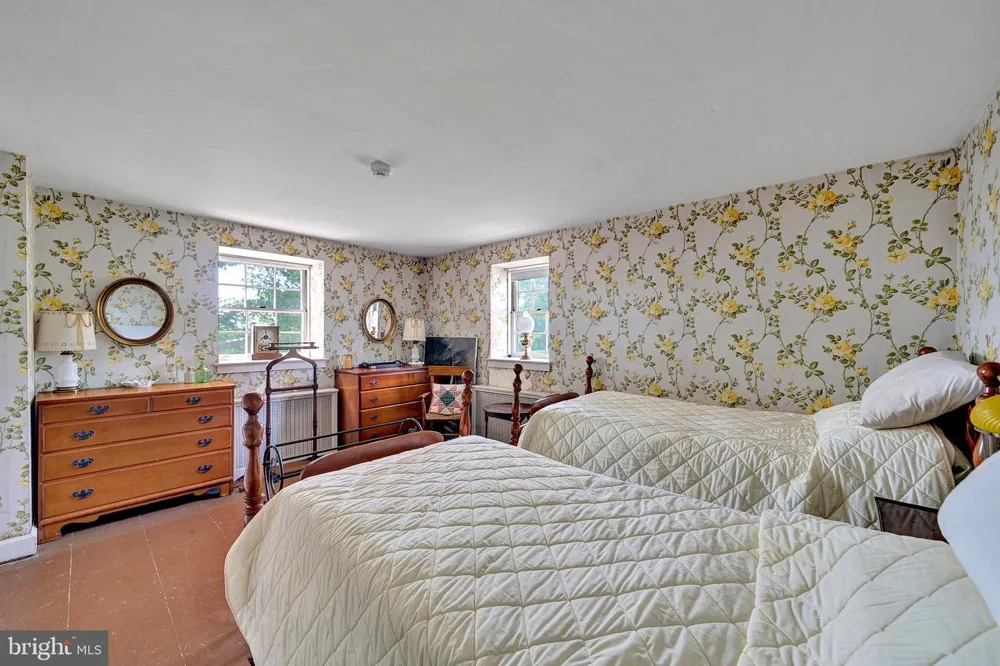 60 HUNTER ROAD Lambertville, NJ 08530