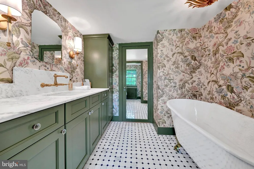 60 HUNTER ROAD Lambertville, NJ 08530