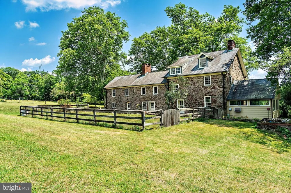 60 HUNTER ROAD Lambertville, NJ 08530