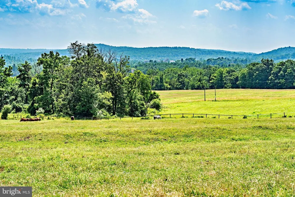60 HUNTER ROAD Lambertville, NJ 08530