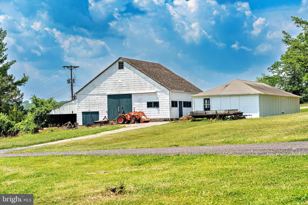 60 HUNTER ROAD Lambertville, NJ 08530