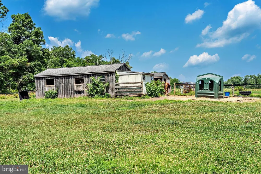 60 HUNTER ROAD Lambertville, NJ 08530