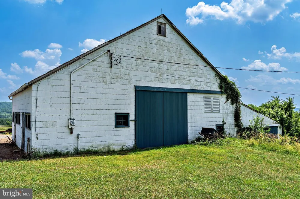60 HUNTER ROAD Lambertville, NJ 08530
