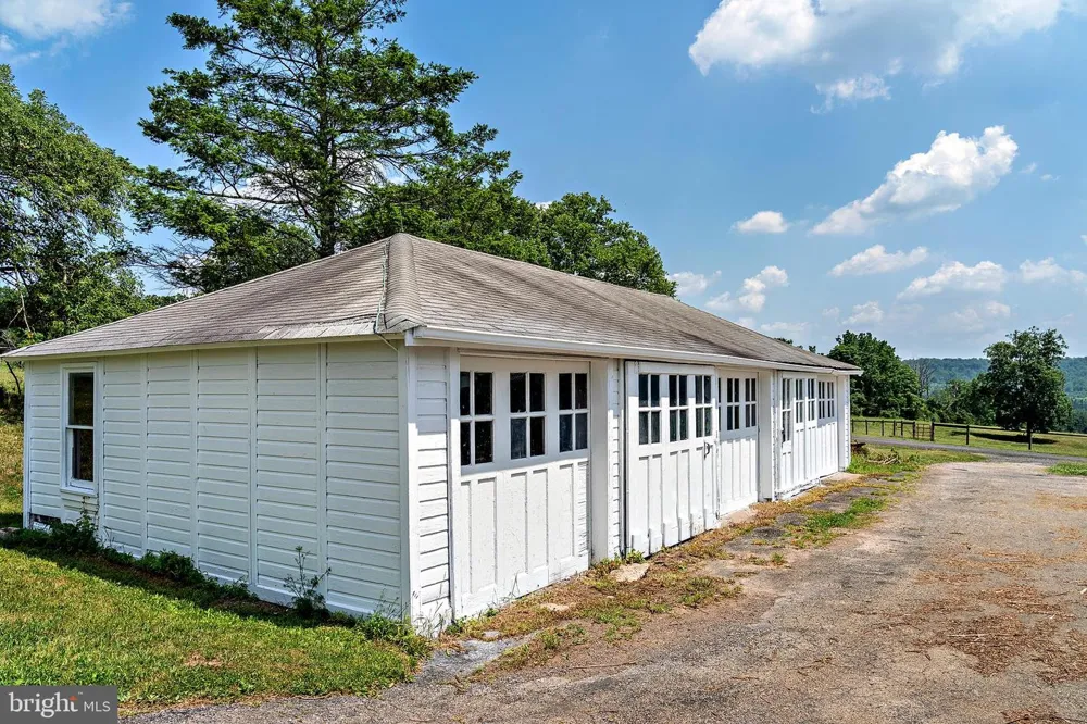 60 HUNTER ROAD Lambertville, NJ 08530