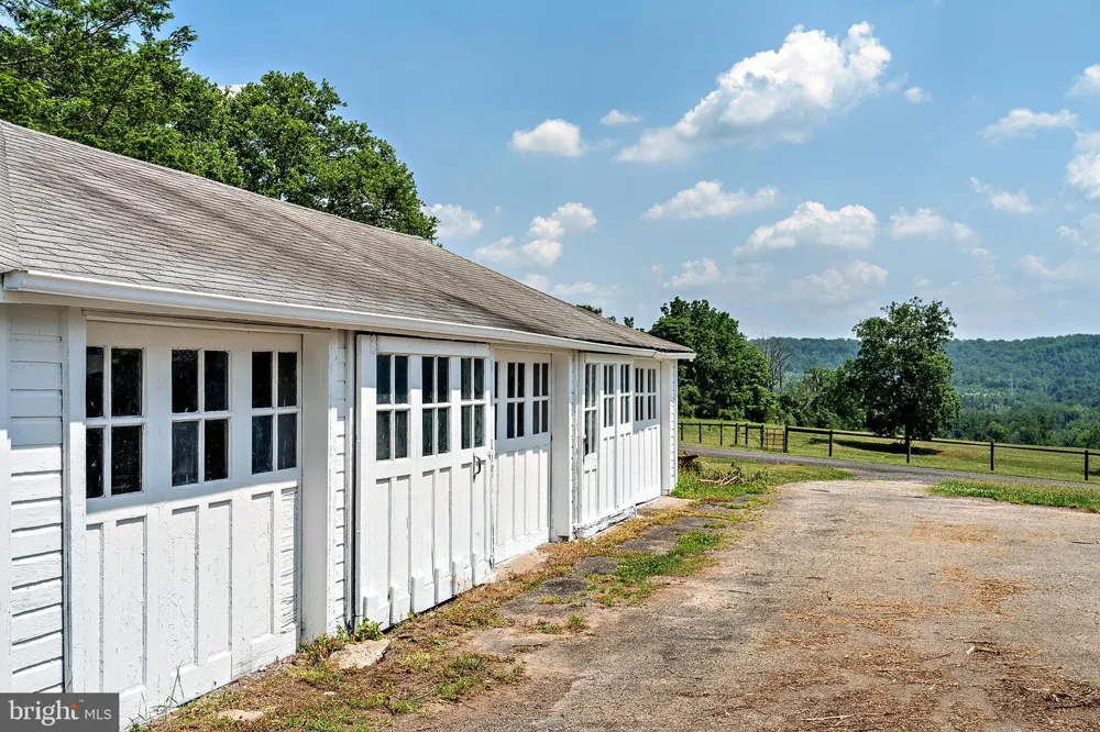 60 HUNTER ROAD Lambertville, NJ 08530
