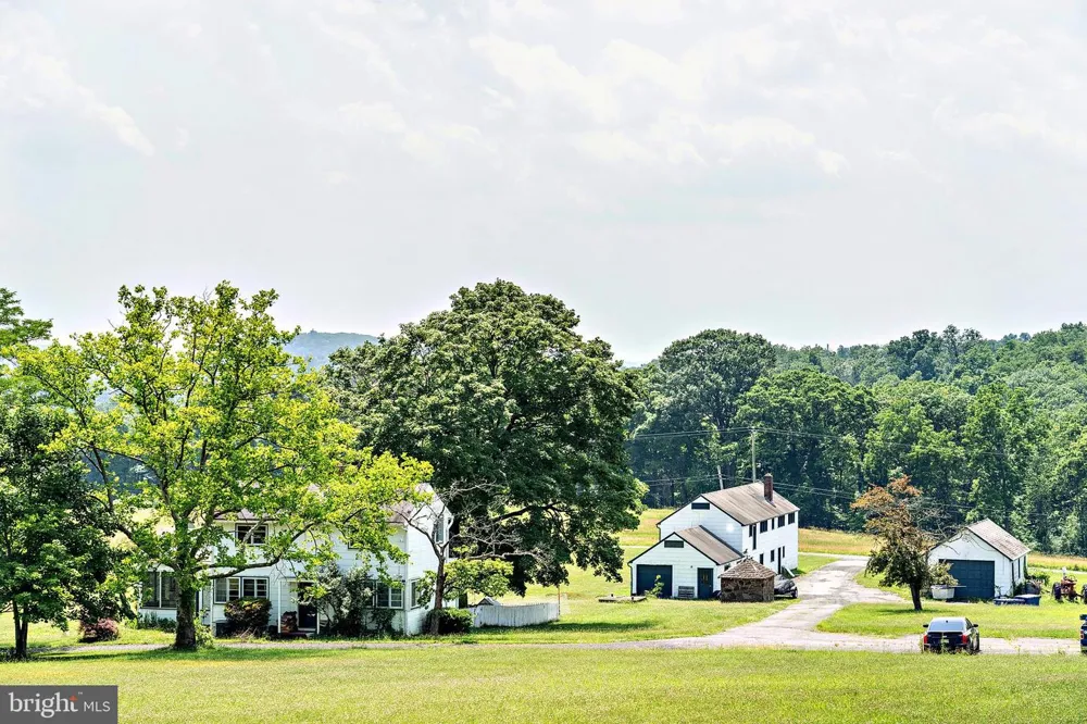 60 HUNTER ROAD Lambertville, NJ 08530