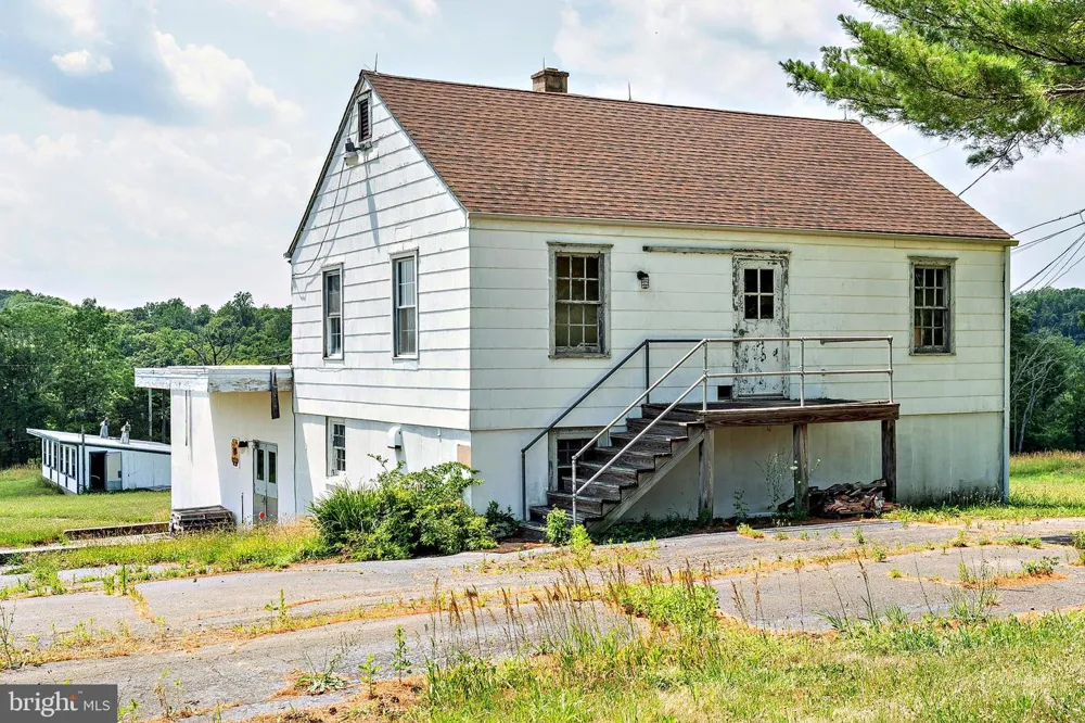 60 HUNTER ROAD Lambertville, NJ 08530