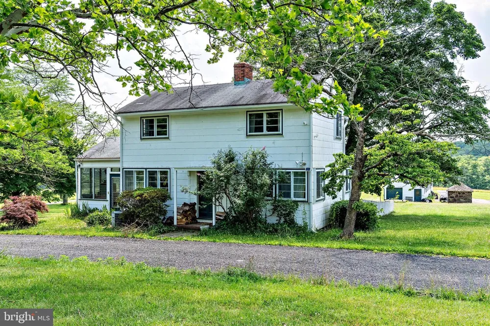 60 HUNTER ROAD Lambertville, NJ 08530