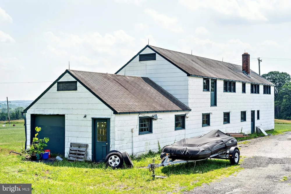60 HUNTER ROAD Lambertville, NJ 08530