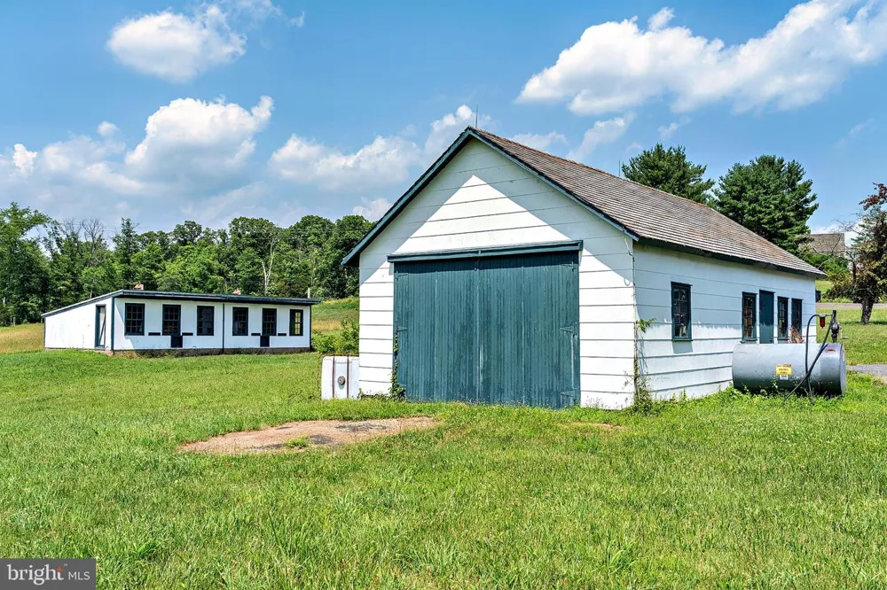 60 HUNTER ROAD Lambertville, NJ 08530