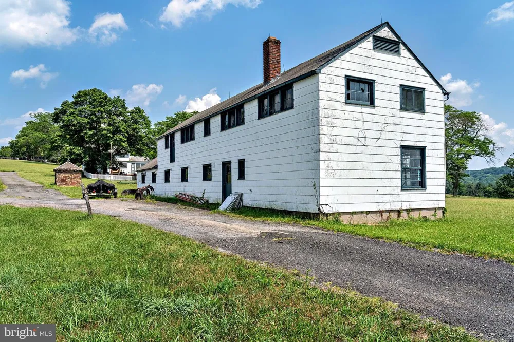 60 HUNTER ROAD Lambertville, NJ 08530