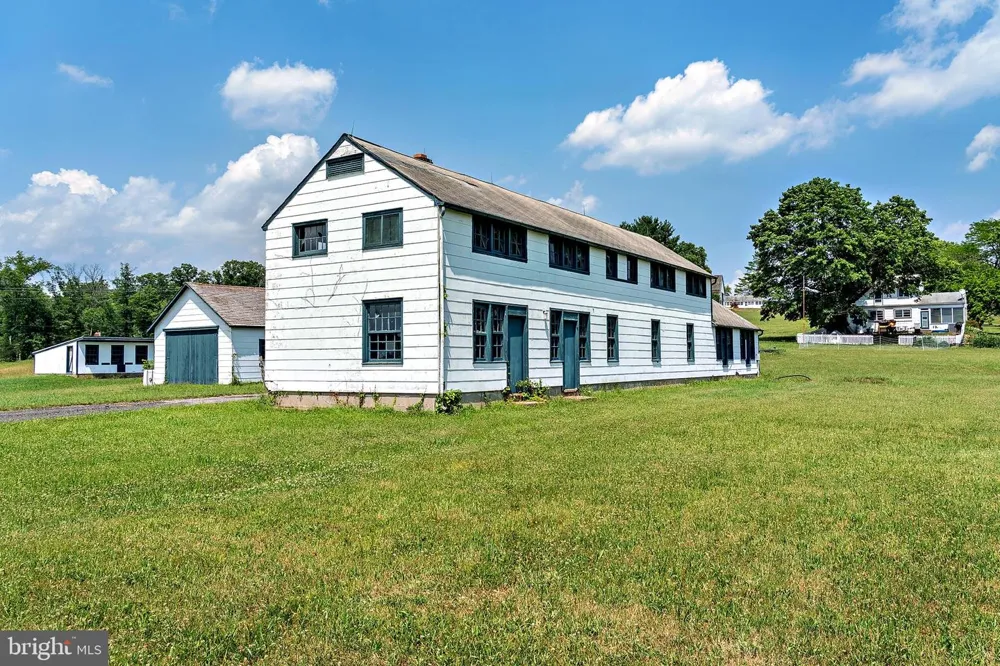 60 HUNTER ROAD Lambertville, NJ 08530