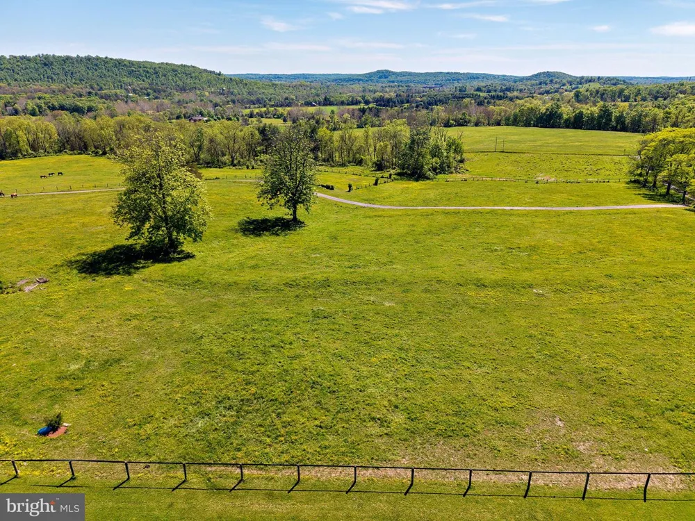 60 HUNTER ROAD Lambertville, NJ 08530