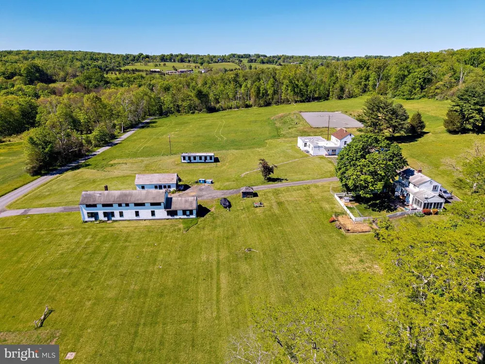 60 HUNTER ROAD Lambertville, NJ 08530