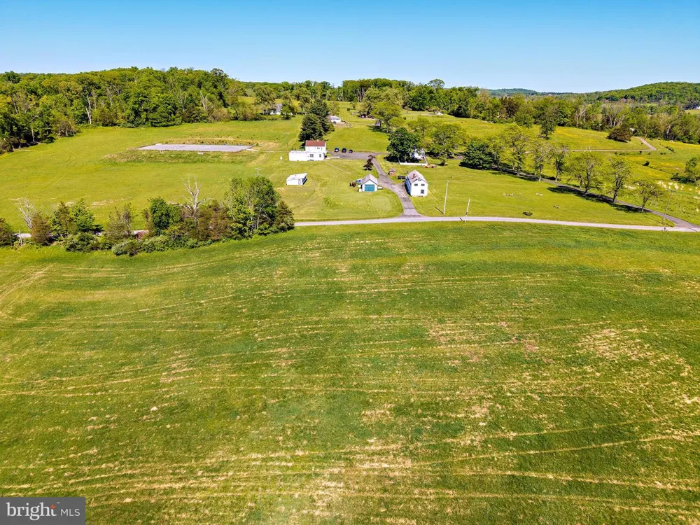 60 HUNTER ROAD Lambertville, NJ 08530